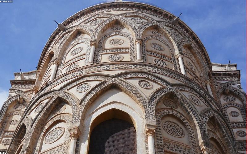 طائرة في مطار باليرمو